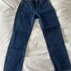 Blue Straight Leg Jeans with Classic Denim Style
